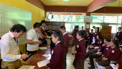 Photo of Estudiantes de preparatoria ya podrán cobrar becas Benito Juárez con tarjeta bancaria.