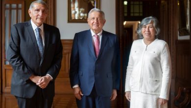 Photo of AMLO da la bienvenida a la nueva consejera jurídica, María Estela Ríos González