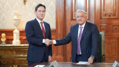 Photo of AMLO fomenta inversiones con la empresa Samsung.