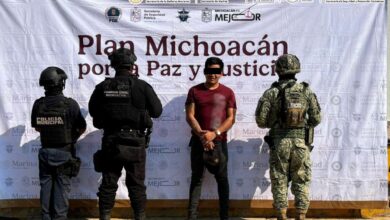 Photo of EN MICHOACÁN, AUTORIDADES FEDERALES Y ESTATALES DETIENEN A 12 PERSONAS, ASEGURAN VEHÍCULOS E INHABILITAN UNA TOMA CLANDESTINA.